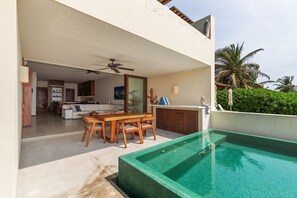 Outdoor dining - Zihuatanejo 3BR • Stylish Villa w/ Beach Access (Zihuatanejo)
