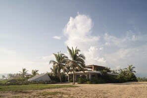 المنشأة من الخارج