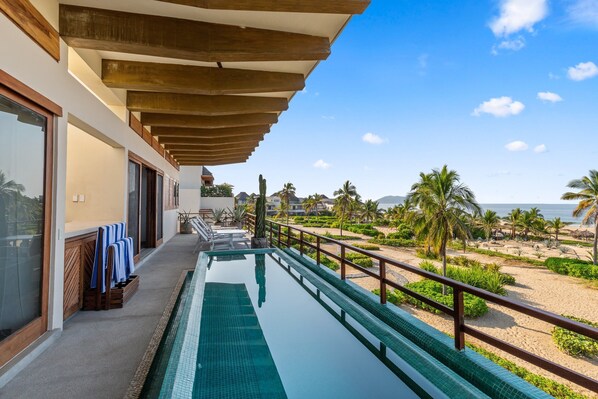 Pool - Zihuatanejo 3BR Penthouse • Ocean Views + Dining (Zihuatanejo)