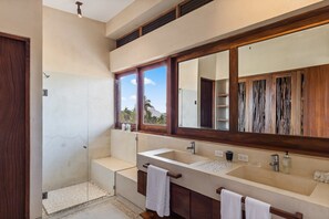 Shower, hair dryer, towels - Zihuatanejo 3BR Penthouse • Ocean Views + Dining (Zihuatanejo)