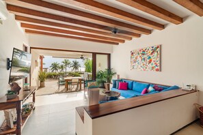 Smart TV - Stylish 3BR Villa I Pool & Sunset Views (Zihuatanejo)