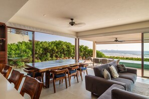 Dining - Zihuatanejo 4BR • Oceanfront Villa + Private Pool (Zihuatanejo)