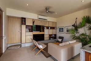 Smart TV - Romantic 1BR Villa • Private Pool + Outdoor Shower • Playa Blanca (Zihuatanejo)