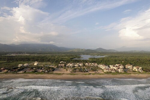 3BR Villa I Breathtaking Ocean Views + Terrace
