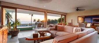 3BR Villa I Breathtaking Ocean Views + Terrace
