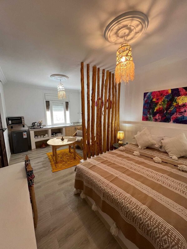 1 bedroom, bed sheets