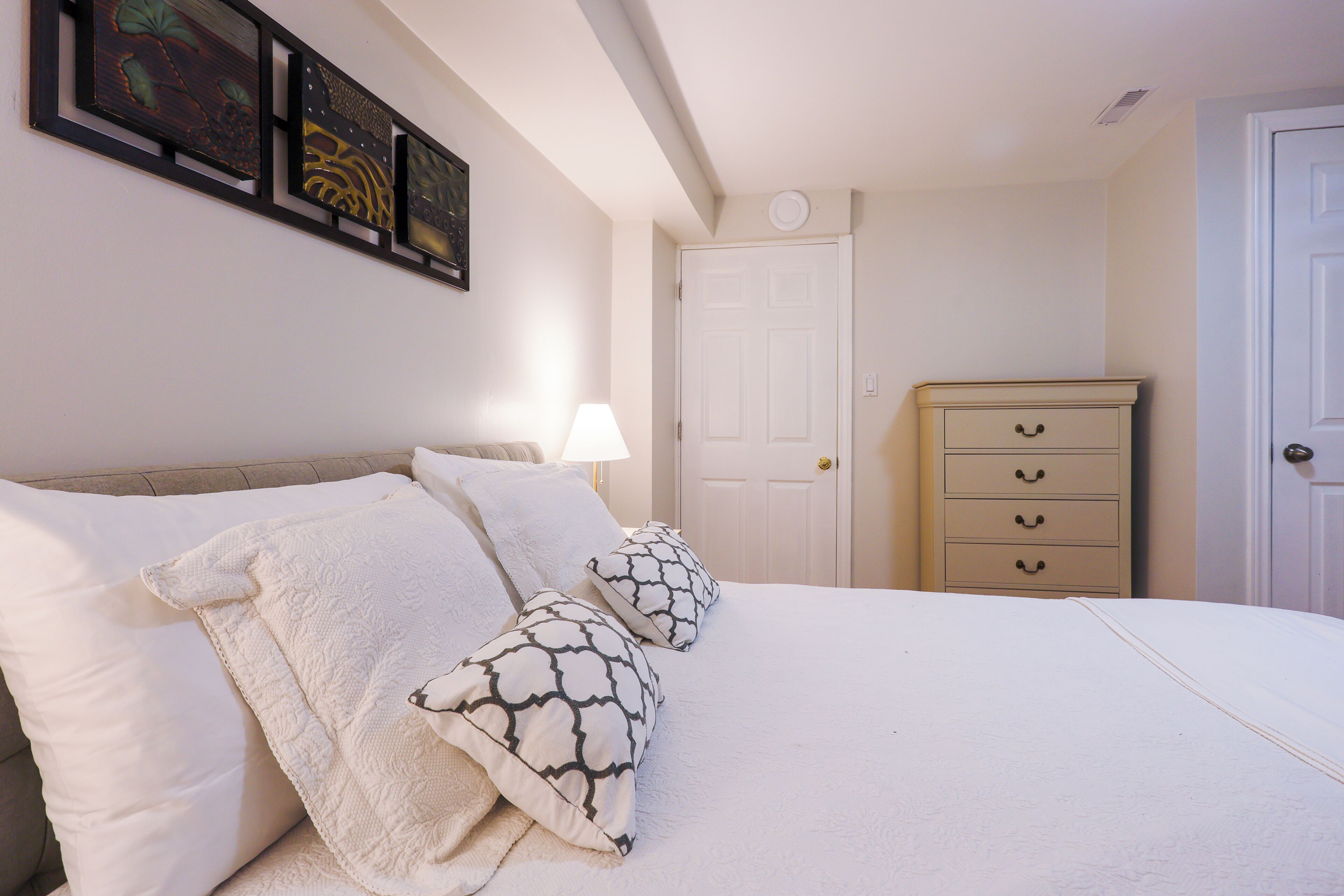 1 Schlafzimmer, Schreibtisch, Bügeleisen/Bügelbrett, Reisekinderbett