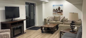Charming 2-Bedroom Apartment with Kitchen, Office and Laundry