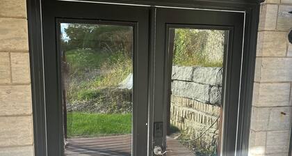 Charming 2-Bedroom Apartment with Kitchen, Office and Laundry