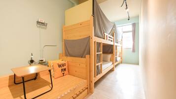 Classic Quadruple Room | Laptop workspace, free WiFi