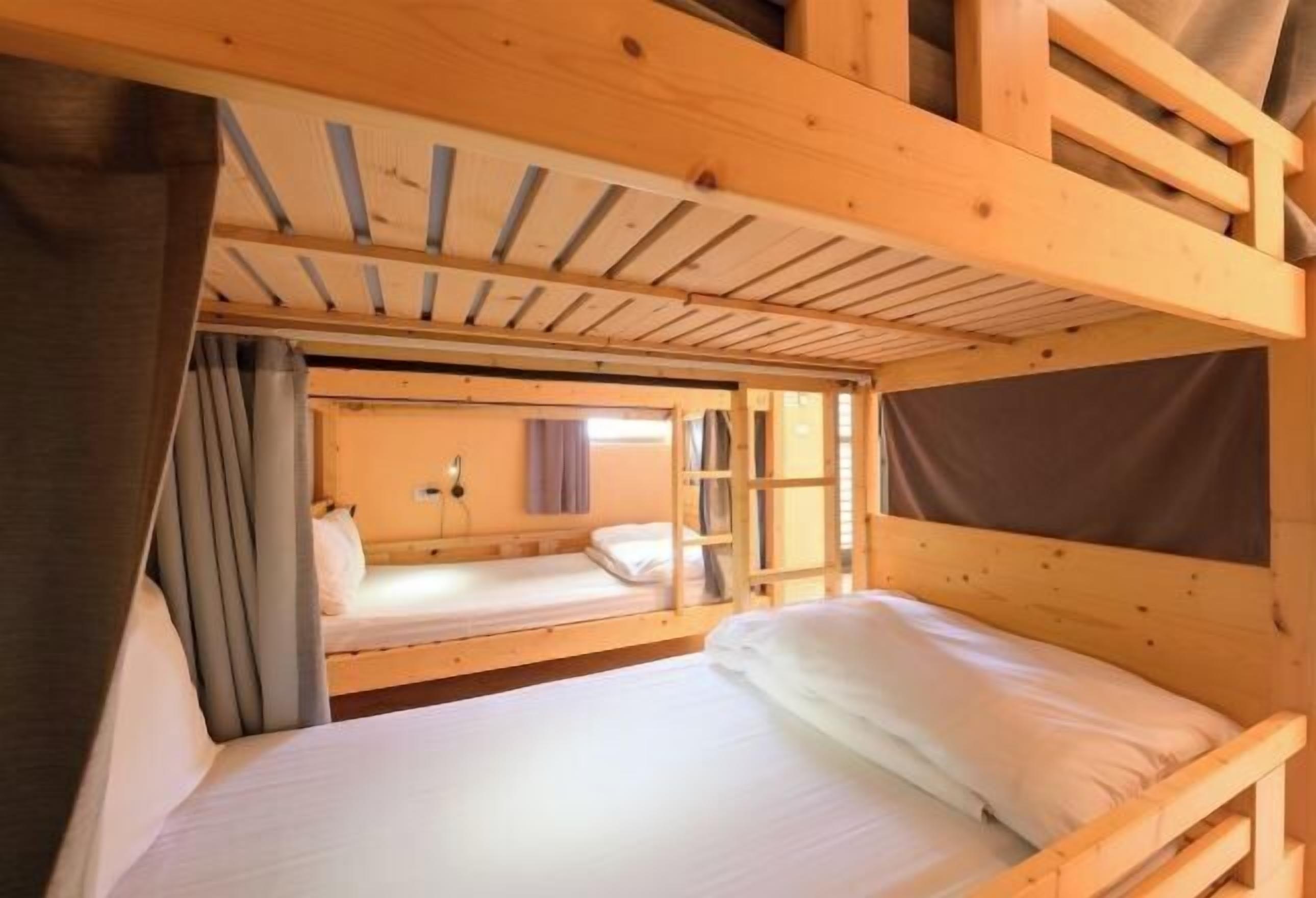 Laptopgeeigneter Arbeitsplatz, kostenloses WLAN