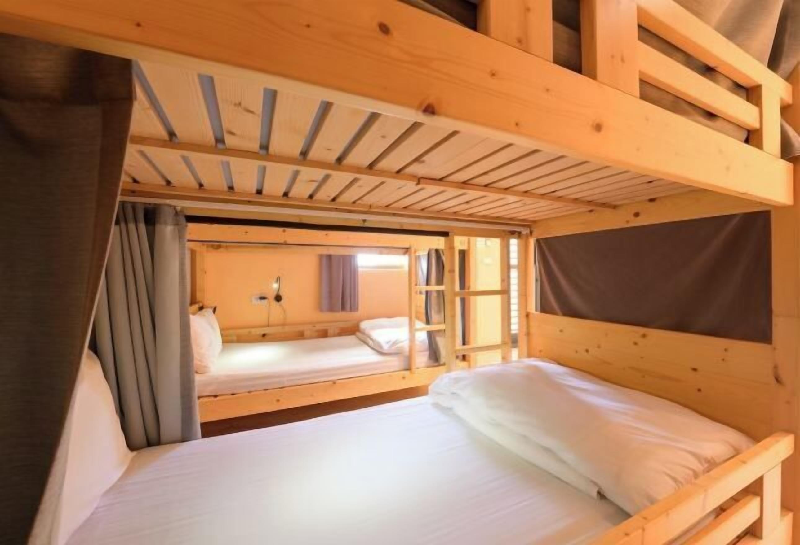 Laptopgeeigneter Arbeitsplatz, kostenloses WLAN