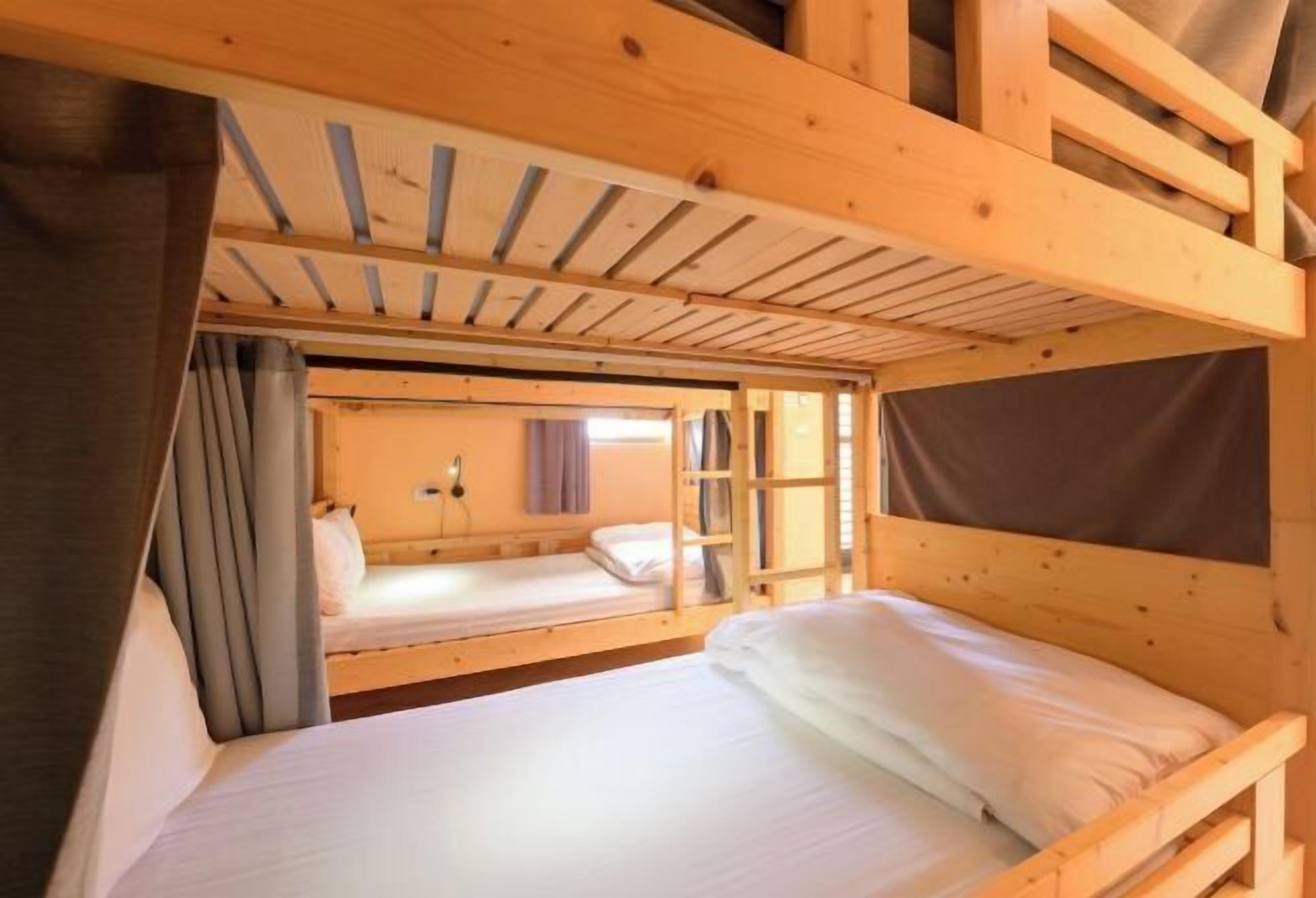 Laptopgeeigneter Arbeitsplatz, kostenloses WLAN