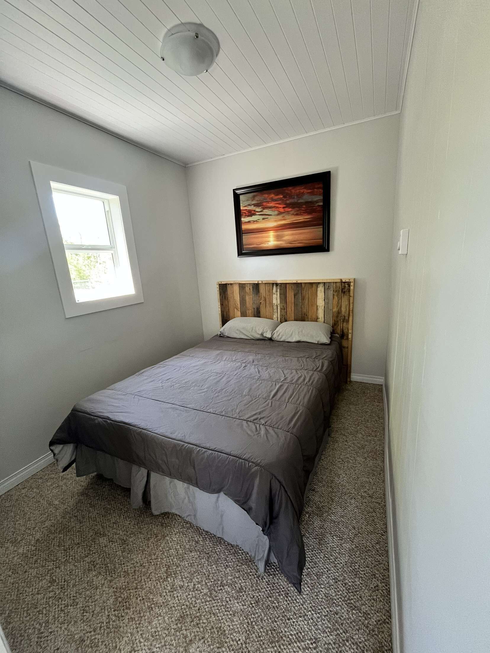 Strykjärn/strykbräda, wi-fi och sängkläder