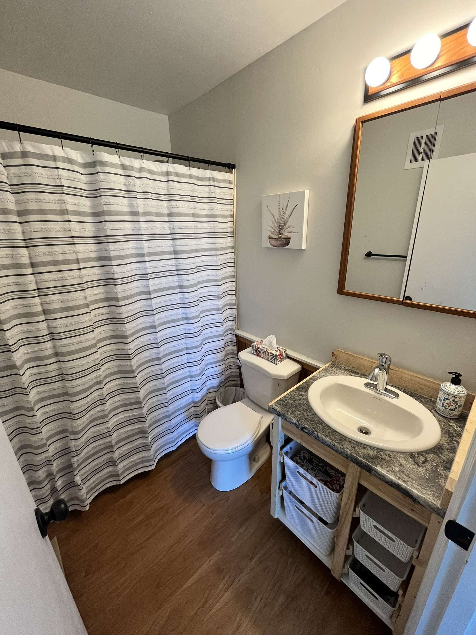 吹风机、毛巾、肥皂、洗发水