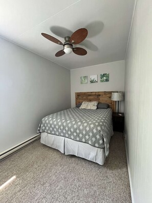 3 bedrooms, desk, iron/ironing board, travel cot