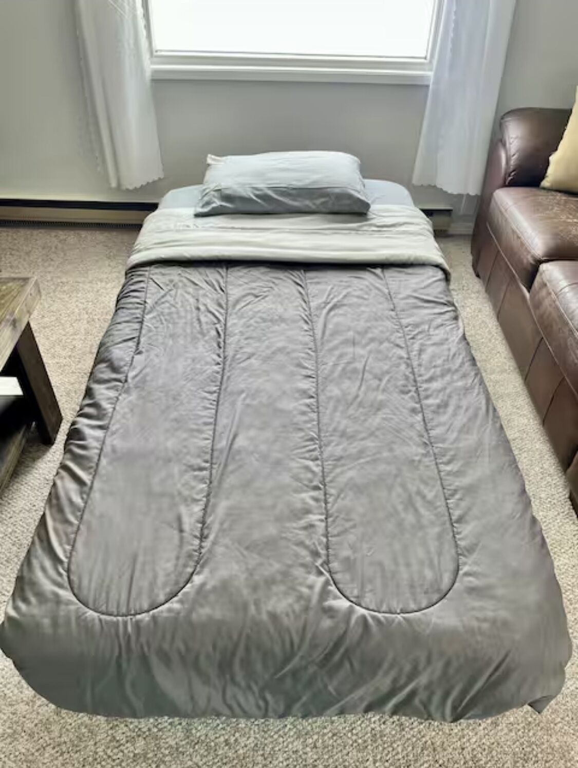 3 bedrooms, desk, iron/ironing board, travel cot