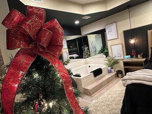 Interior - Perfectly Romantic in Branson Charming 1-bedroom condo with Jacuzzi Tub (Branson)