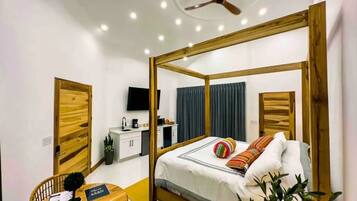 Deluxe Double Room, 1 King Bed, Mountain View