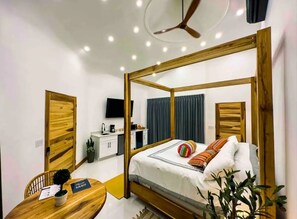 Deluxe Double Room, 1 King Bed, Mountain View | Soundproofing, free WiFi