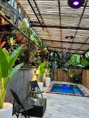 Private pool