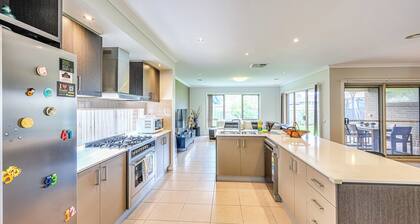 StayAU Spacious Stay Point Cook