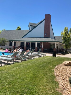 Outdoor pool, a heated pool - Cozying &Stylish Charming home 3,900sq AC, WiFi upscale Aurora 15 minutes of DIA (Aurora)