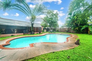 Pool - Charming 1-bedroom pool home in North Miami (North Miami)