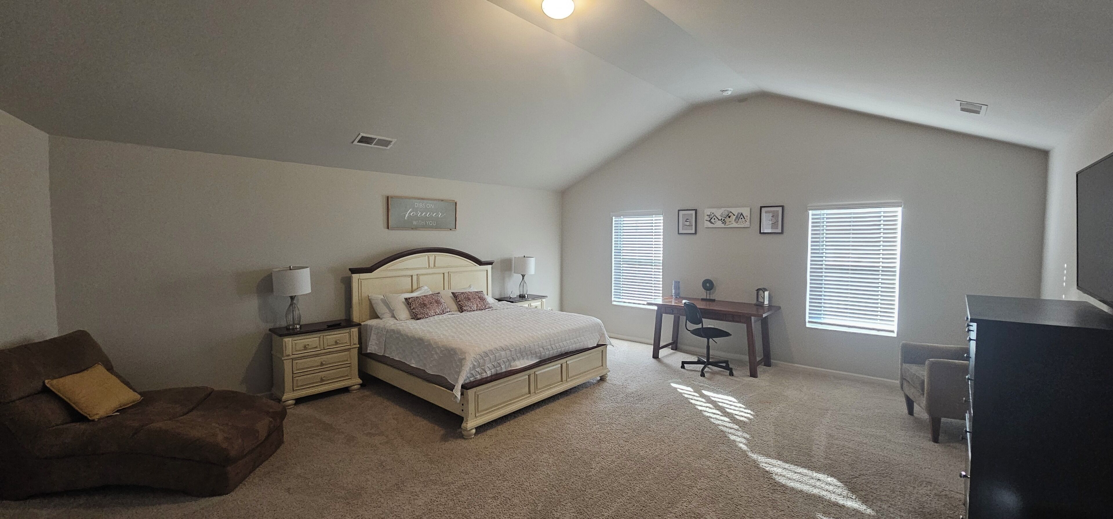 4 bedrooms, in-room safe, desk, iron/ironing board