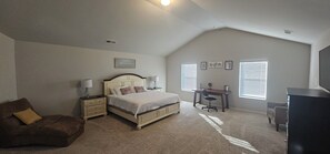 4 chambres, coffres-forts dans les chambres, bureau