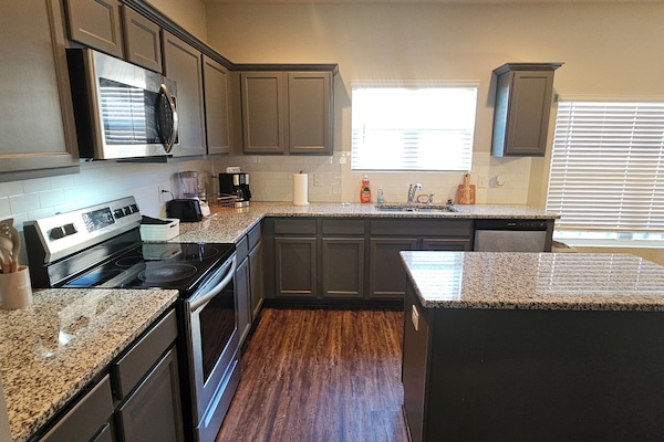 Refrigerador, microondas, horno, placa de cocina