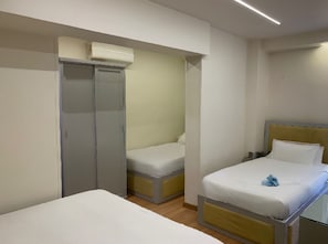 1 bedroom, Egyptian cotton sheets, premium bedding, in-room safe
