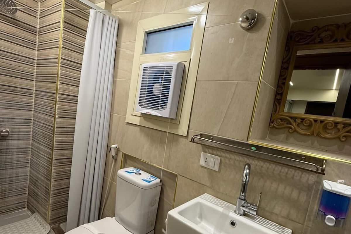 Deluxe Single Room, Balcony, City View | 1 bedroom, Egyptian cotton sheets, premium bedding, in-room safe