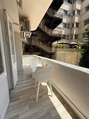 Deluxe-Dreibettzimmer | Terrasse/Patio