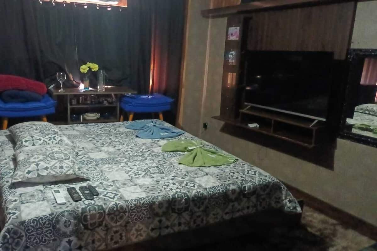 Bügeleisen/Bügelbrett, kostenloses WLAN, Bettwäsche