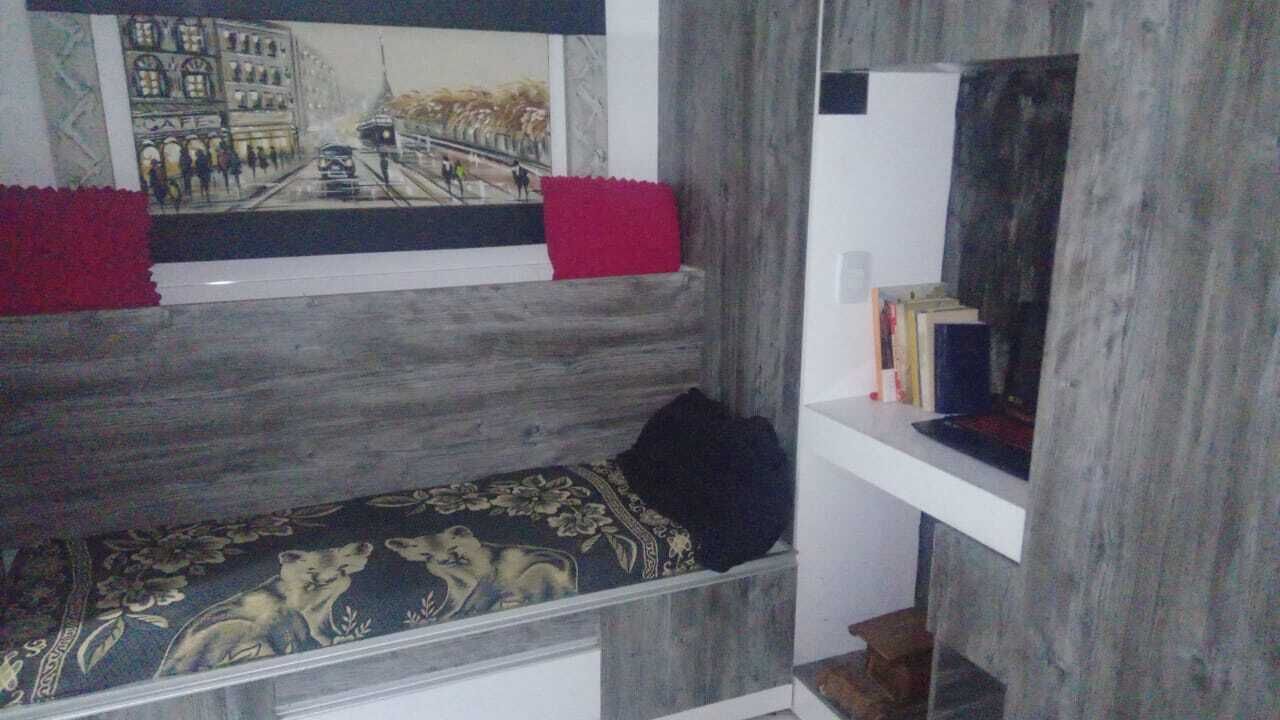 Dormitório compartilhado econômico, em dormitório misto, ar-condicionado | Área de estar | Smart TV 64 polegadas com canais digitais