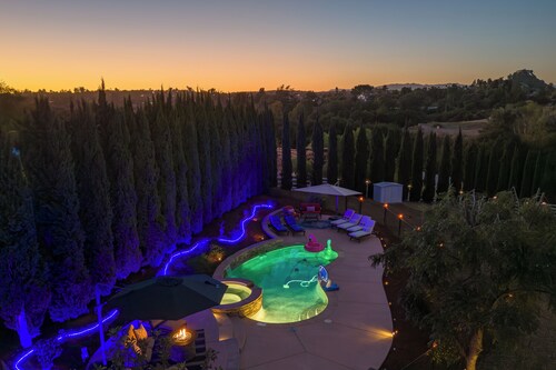 Fallbrook's Heavenly Oasis Estate - A Nestled Gem
