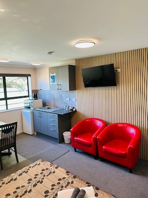 Studio Confort, 1 grand lit | Cuisine privée