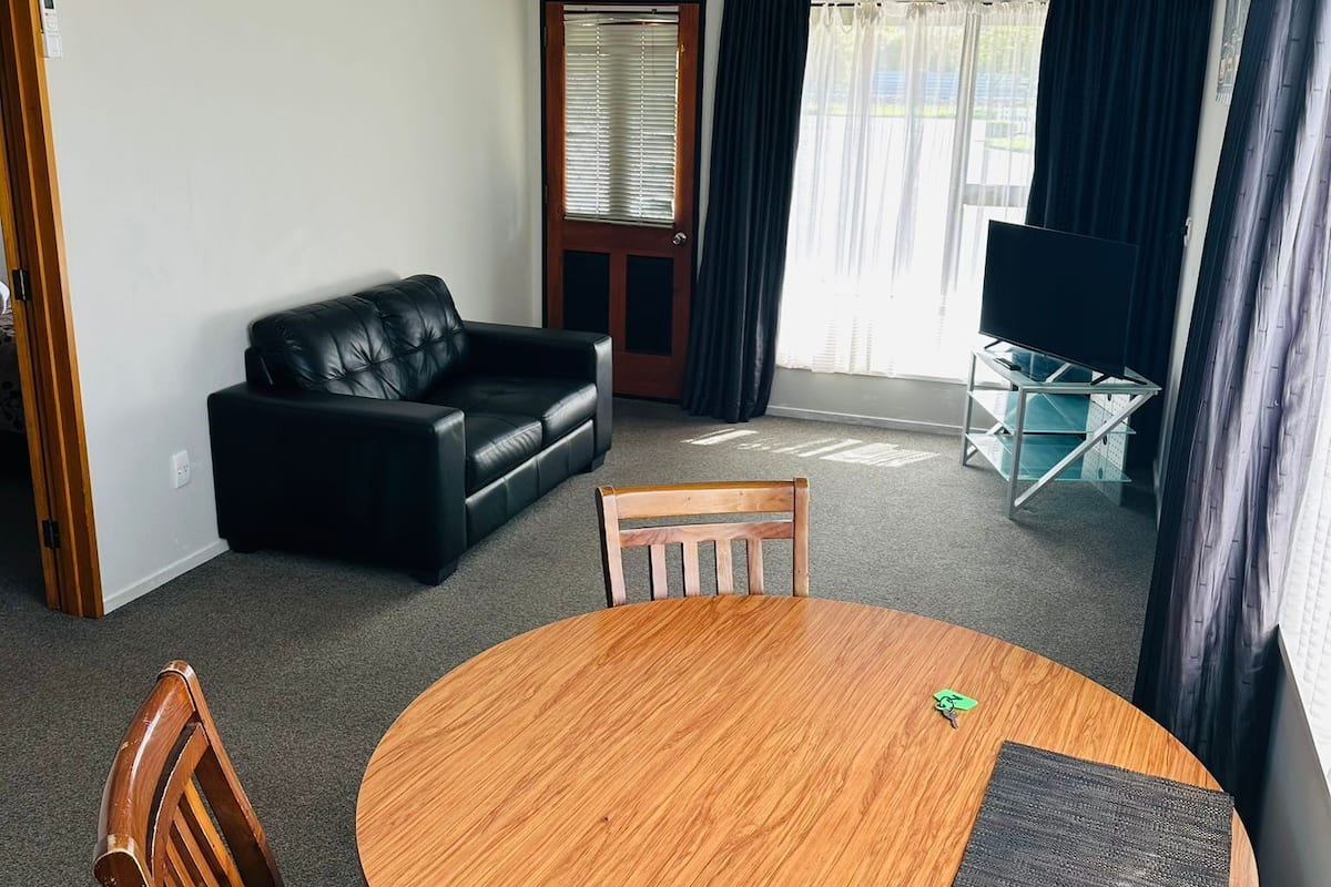 Room | Living area | 43-inch Smart TV with digital channels, Netflix, streaming services