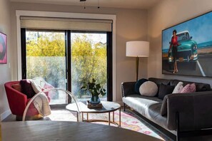 TV, fireplace, offices