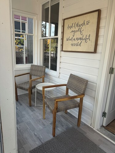 Charming fully remodeled 2-bedroom house with WiFi in Evanston