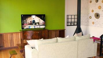 Télévision, cheminée