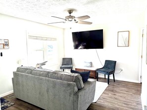 Téléviseur connecté, jeux vidéo, table de baby-foot, table de ping-pong