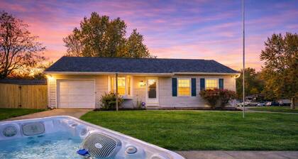 3 Bedroom Ranch - Hot Tub - Game Shed - Pet / Kids Welcome - Fenced - King Bed