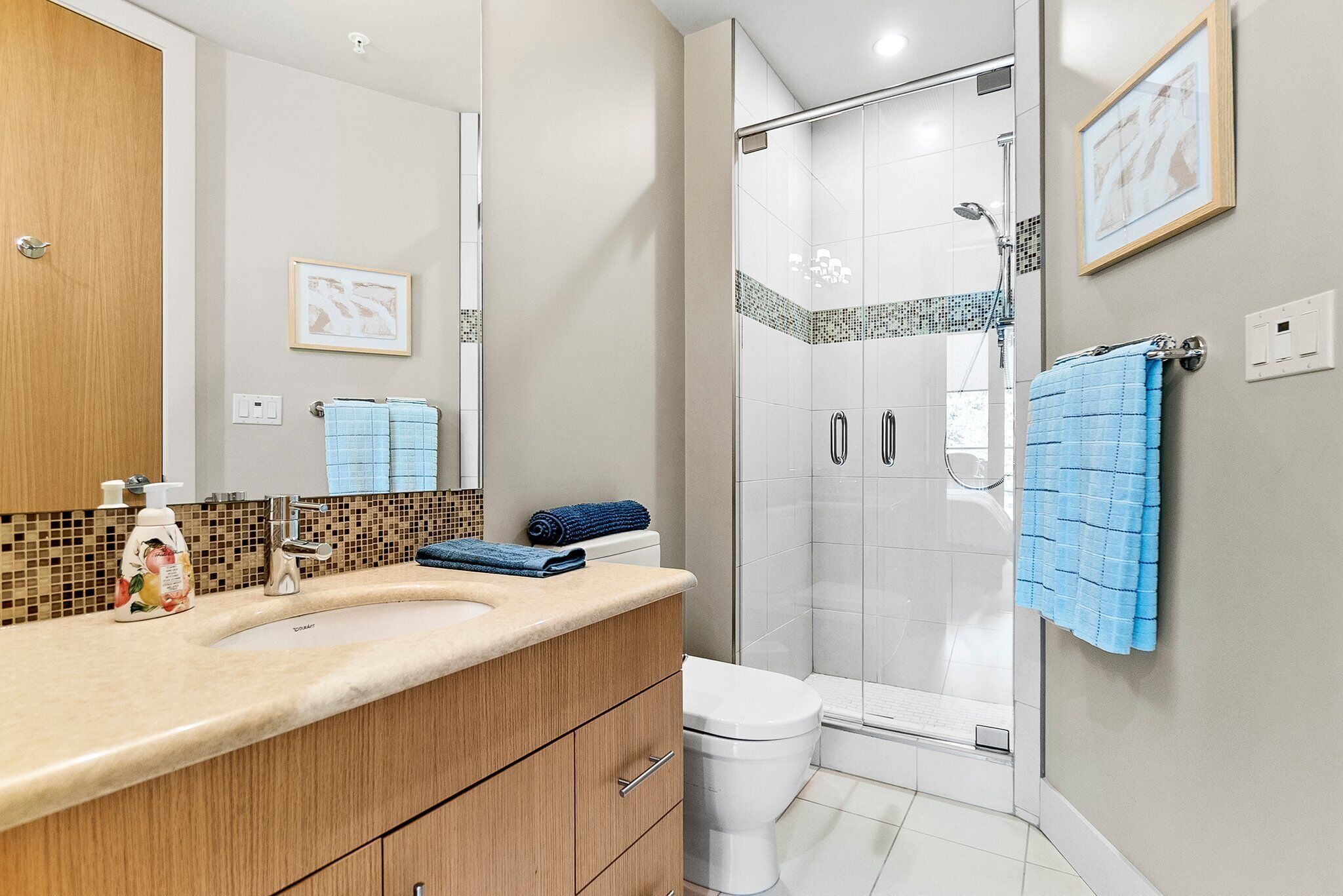 Shower, jetted tub, hair dryer, towels