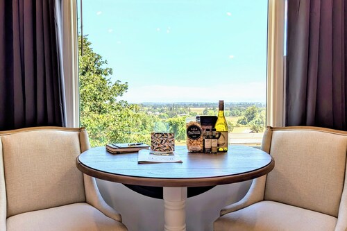 Vineyard Cottage Barn | Eola-Amity Hills Retreat