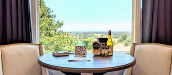 Vineyard Cottage Barn | Eola-Amity Hills Retreat