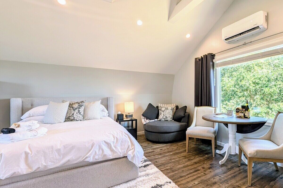 Berço de viagem, Wi-Fi de cortesia, roupa de cama