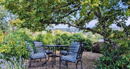 Cozy Barn Cottage Retreat nestled in the vineyards of Eola-Amity Hills