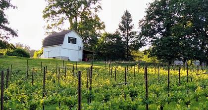 Vineyard Cottage Barn | Eola-Amity Hills Retreat